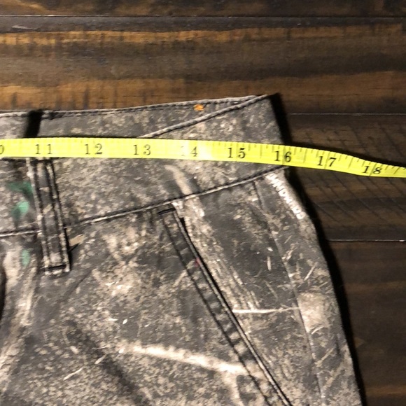 The Hundreds Size 32 slim 100% cotton Shorts with hunting camo & pink floral - Picture 5 of 6